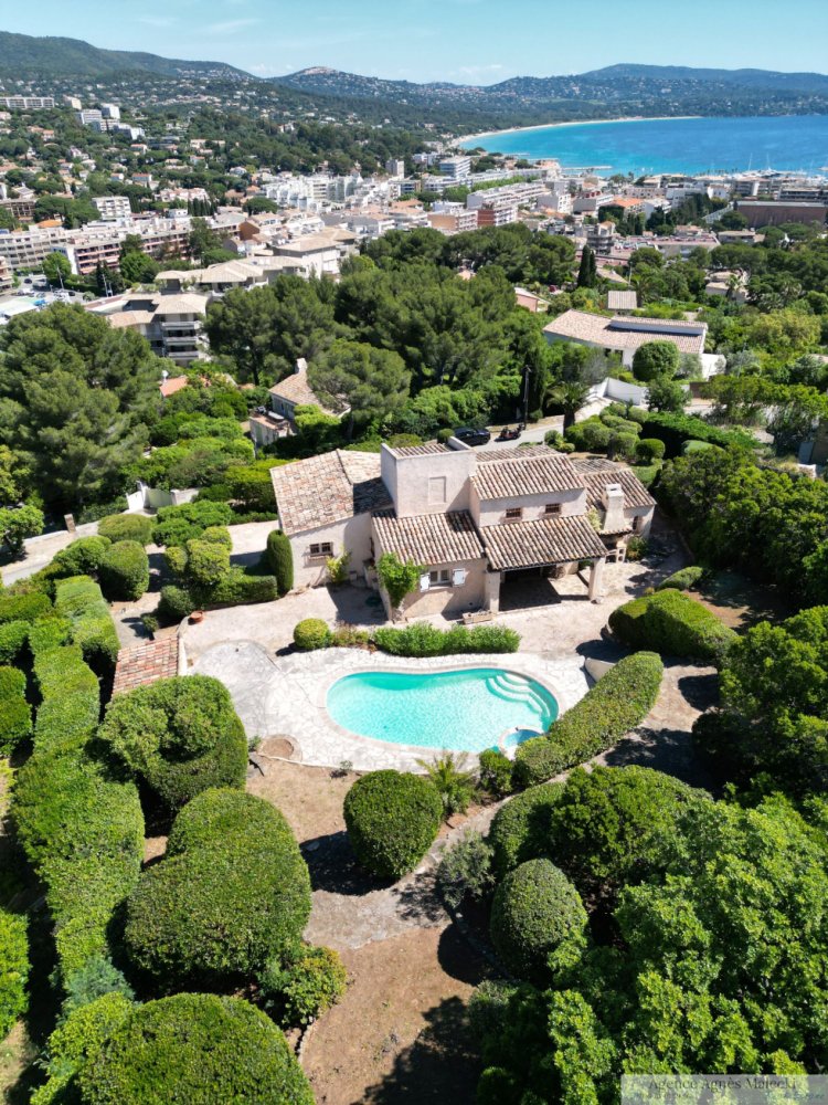 4 bedrooms Villa in Cavalaire-sur-Mer, France No. 101463