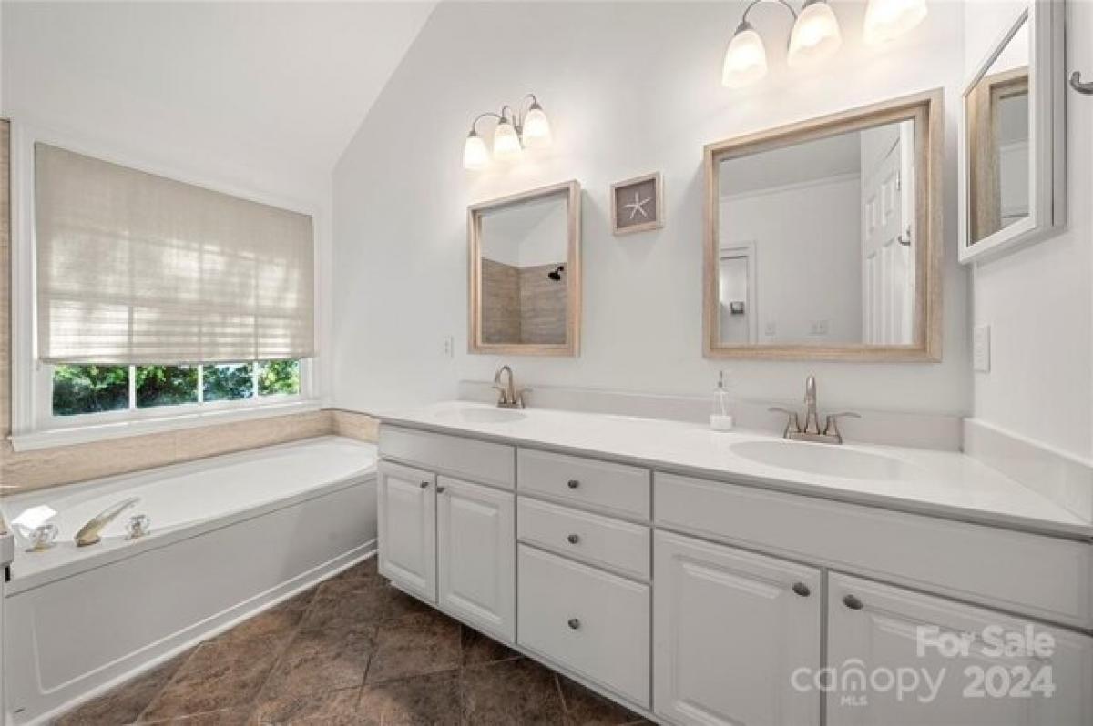 Casa de 4 dormitorios en Cornelius, USA No. 371044