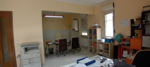 4-salle Appartement à Scafa, Italy No. 166384 5