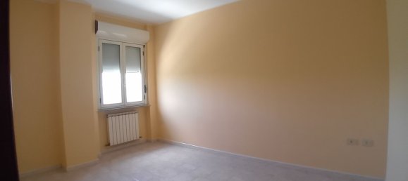 4-salle Appartement à Scafa, Italy No. 166384 9