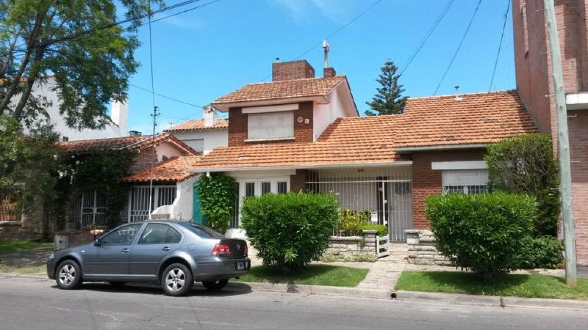 3 bedrooms House in Mar del Plata, Argentina No. 97975