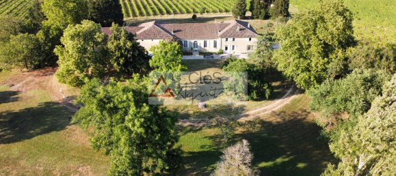 5 bedrooms House in Gironde, France No. 303517 2