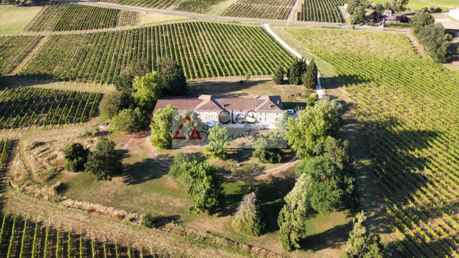 5 bedrooms House in Gironde, France No. 303517