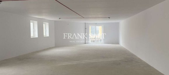 Usine à Mosta, Malta 180m² No. 12529 4