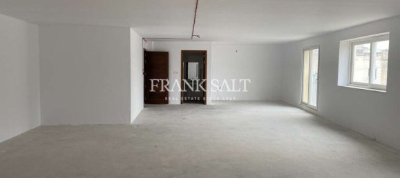 Usine à Mosta, Malta 180m² No. 12529 2