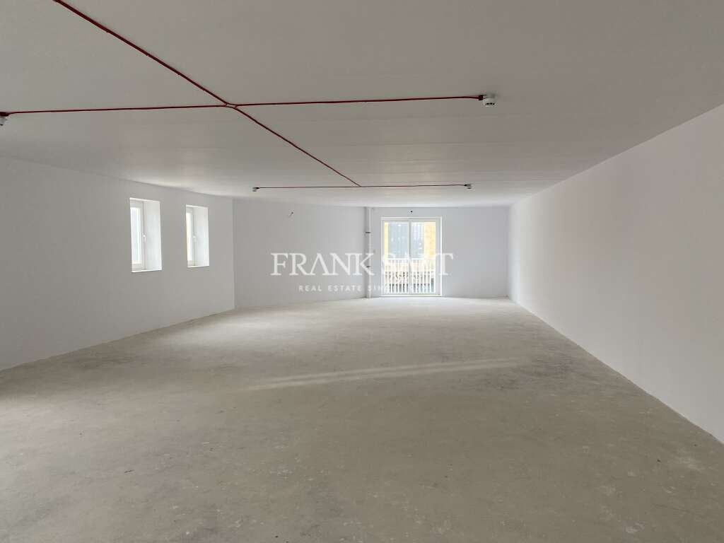 Usine à Mosta, Malta 180m² No. 12529