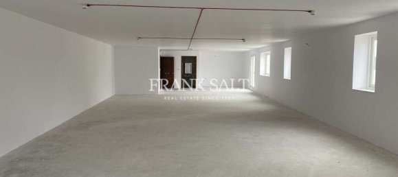 Usine à Mosta, Malta 180m² No. 12529 3