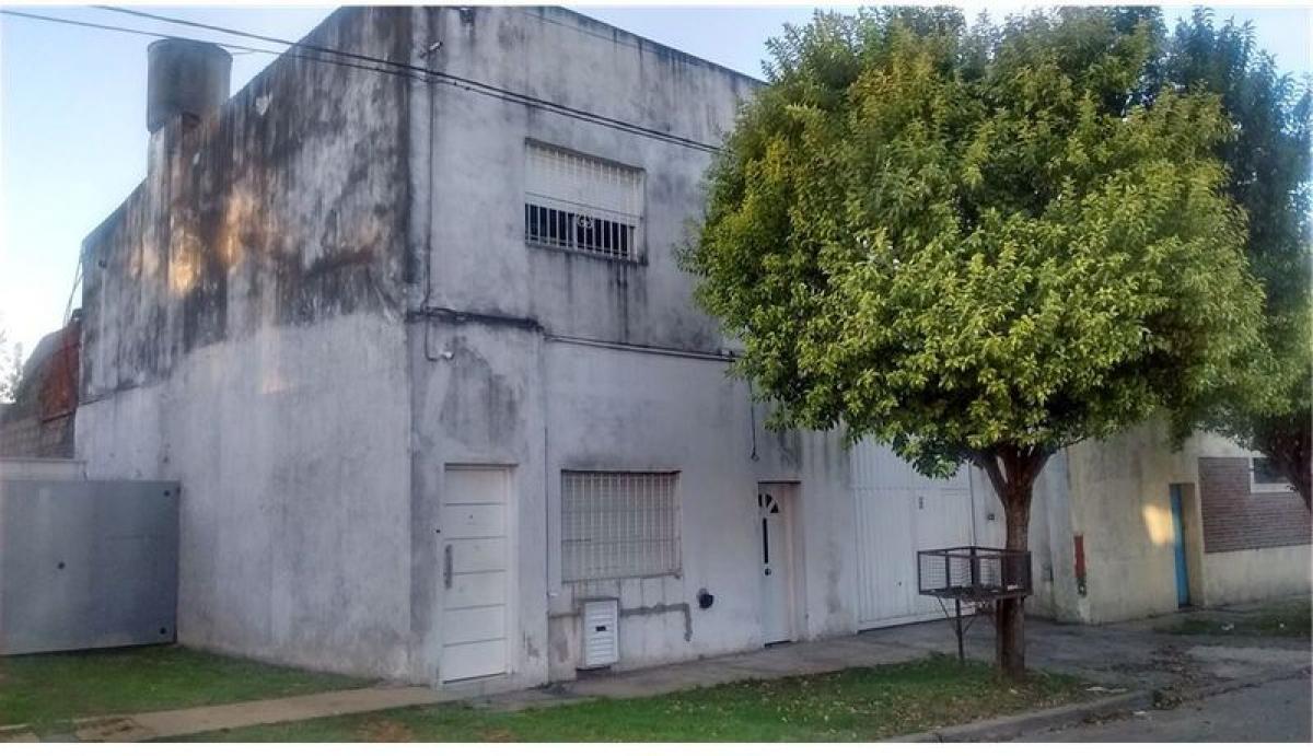 3 bedrooms House in Lujan, Argentina No. 54298