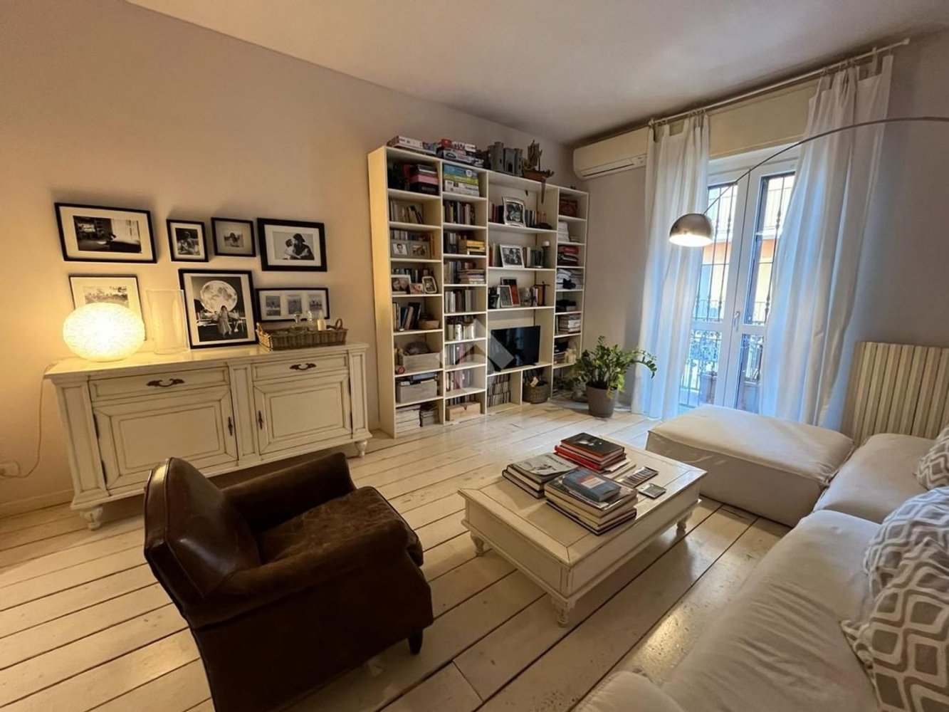 3-salle Appartement à Pavia, Italy No. 53823