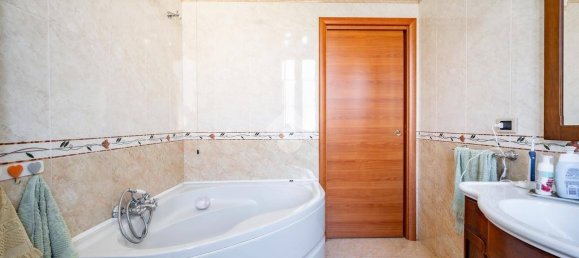 4 bedrooms Villa in Galbiate, Italy No. 87654 44