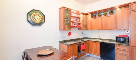 Apartamento de 4 dormitorios en Como, Italy No. 174601 8