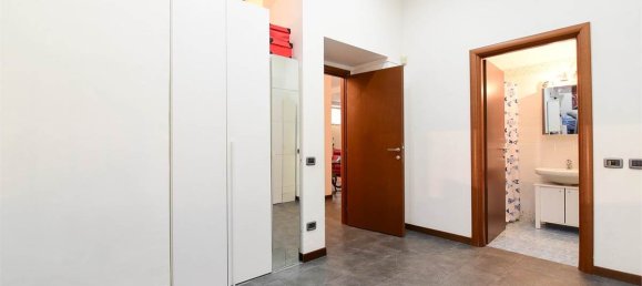 Apartamento de 4 dormitorios en Como, Italy No. 174601 4