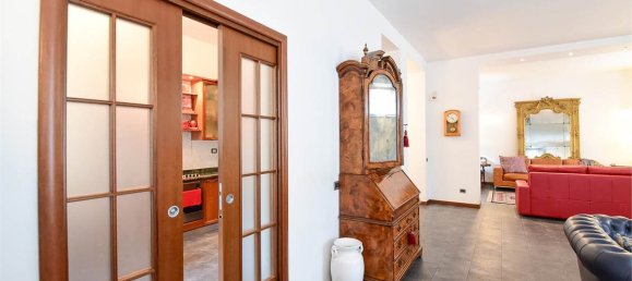 Apartamento de 4 dormitorios en Como, Italy No. 174601 6