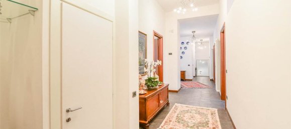 Apartamento de 4 dormitorios en Como, Italy No. 174601 18