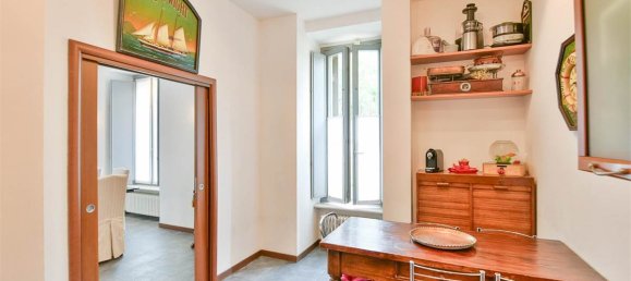 Apartamento de 4 dormitorios en Como, Italy No. 174601 10