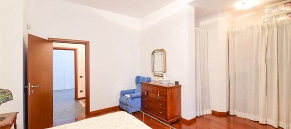 Apartamento de 4 dormitorios en Como, Italy No. 174601 37