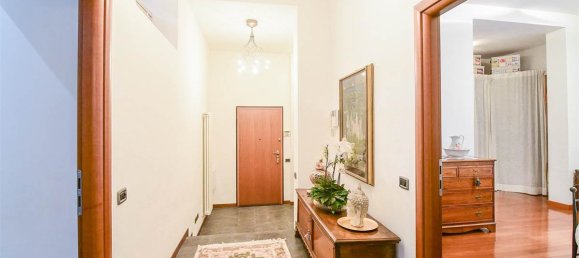 Apartamento de 4 dormitorios en Como, Italy No. 174601 17