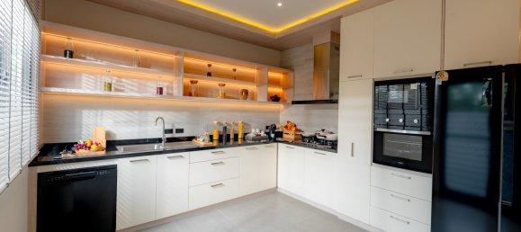 5 bedrooms Villa for sale in Pattaya, Chonburi, Eastern Thailand, Thailand № 60151 12