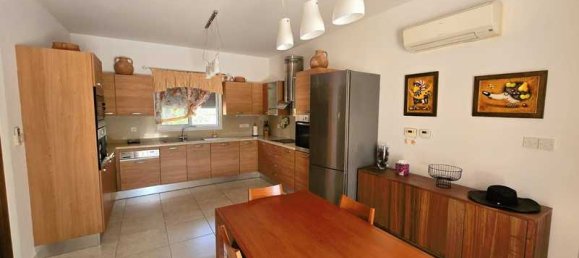 Коммерческая недвижимость с 3 спальнями в Агиос Тихонас, Кипр № 20497 10