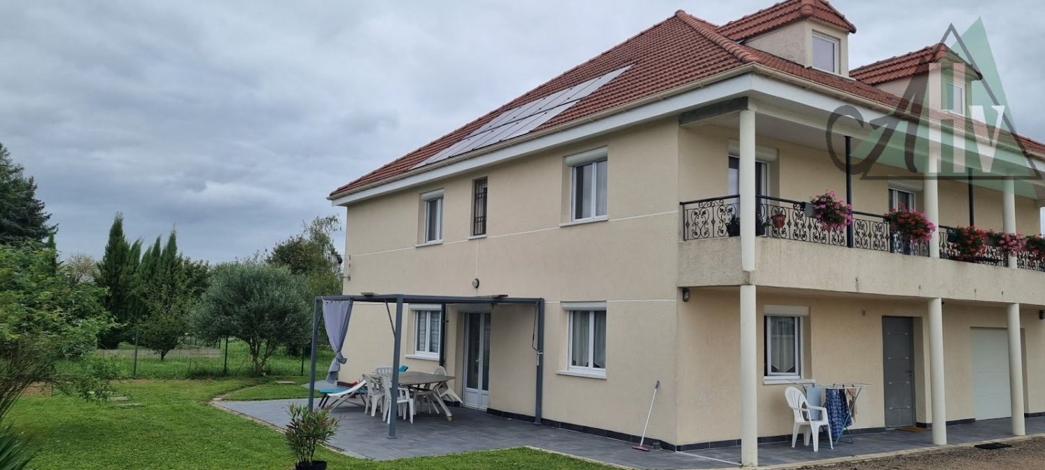 Casa de 4 dormitorios en Fontaine-Macon, France No. 84717