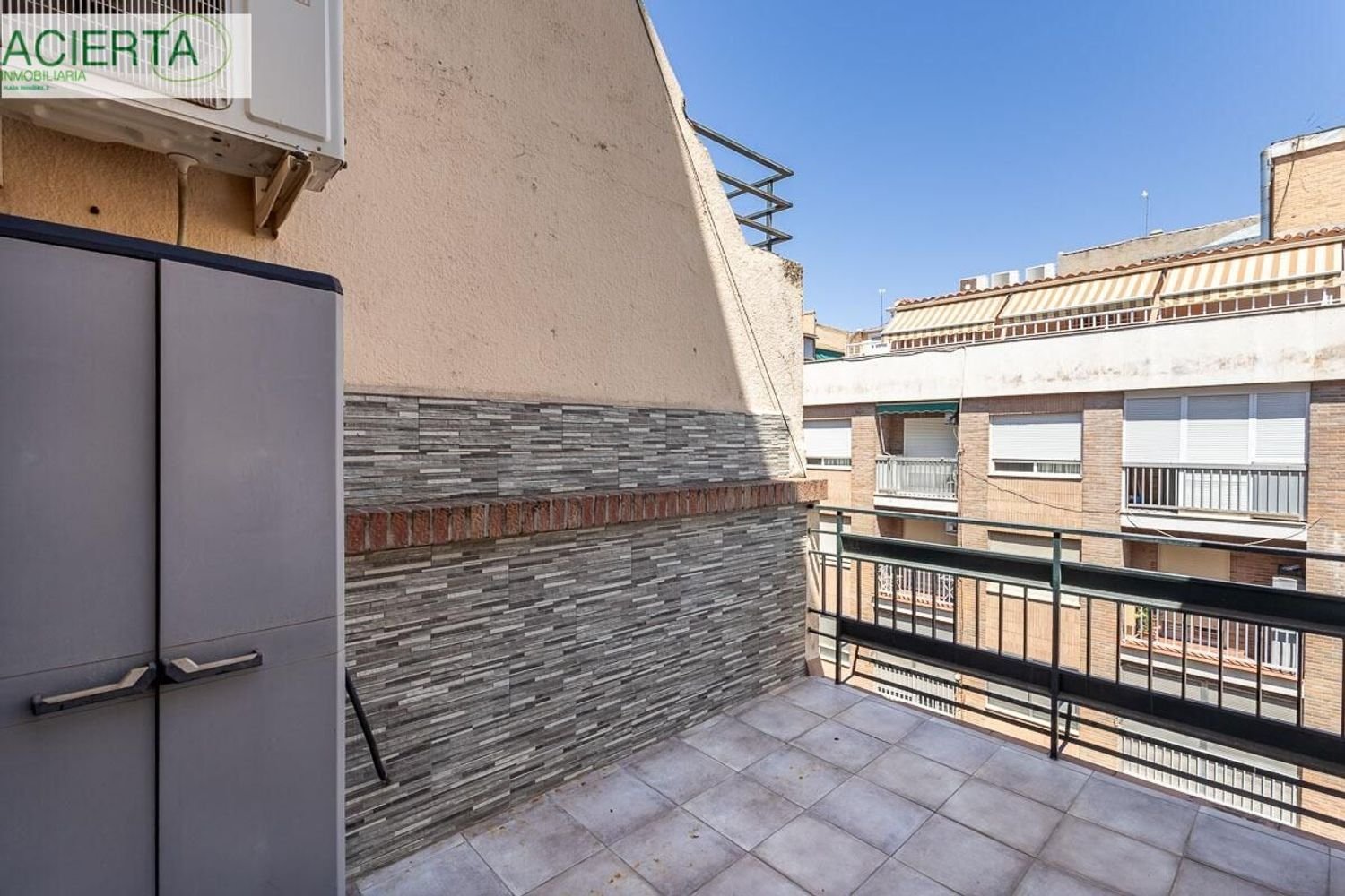 Apartamento de 2 dormitorios en Granada, Spain No. 135436