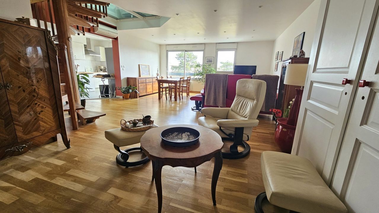 4 bedrooms Duplex in Ecully, France No. 342774