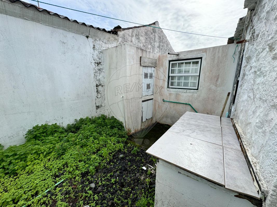 2 bedrooms House in Madalena, Portugal No. 35622