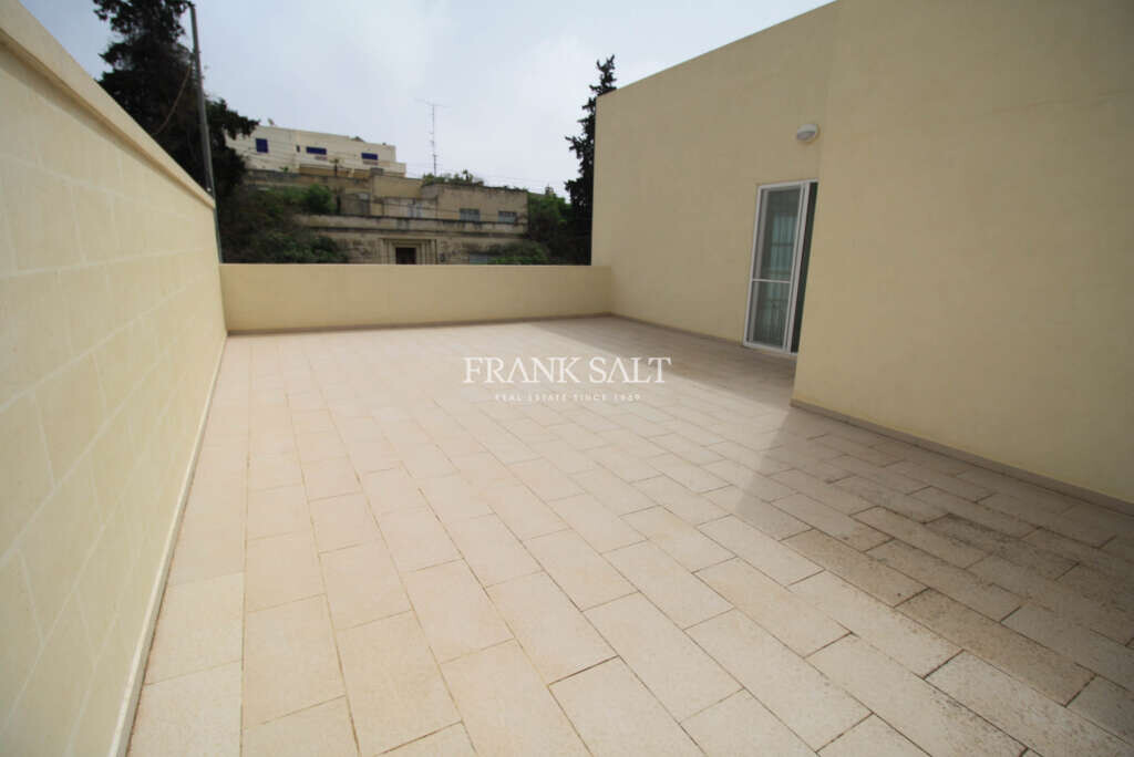 4 bedrooms Villa in Iklin, Malta No. 9516