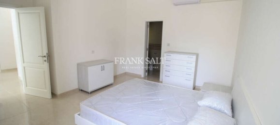 4 bedrooms Villa in Iklin, Malta No. 9516 17