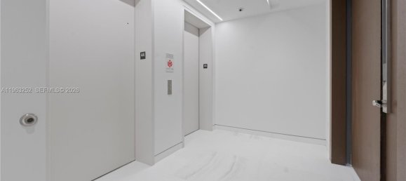 3 Schlafzimmer Gewerbliche Immobilien in Miami, USA, Nr. 614362 29