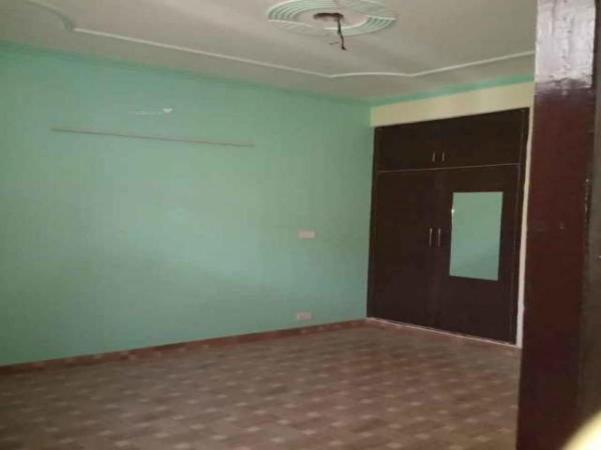 Дом с 2 спальнями в Нойда, Индия № 15933