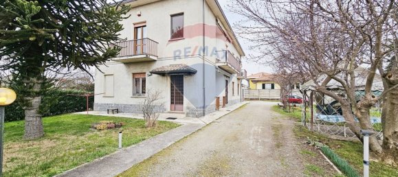 3 bedrooms Apartment in Cassano Magnago, Italy No. 168264 2