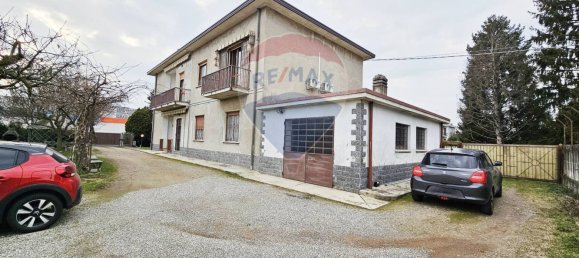 3 bedrooms Apartment in Cassano Magnago, Italy No. 168264 3