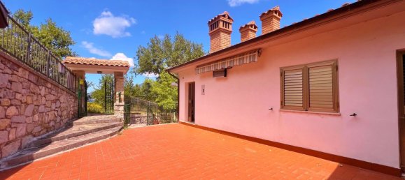 Дом с 8 комнатами в Вилла Санта Мария, Италия № 252324 27