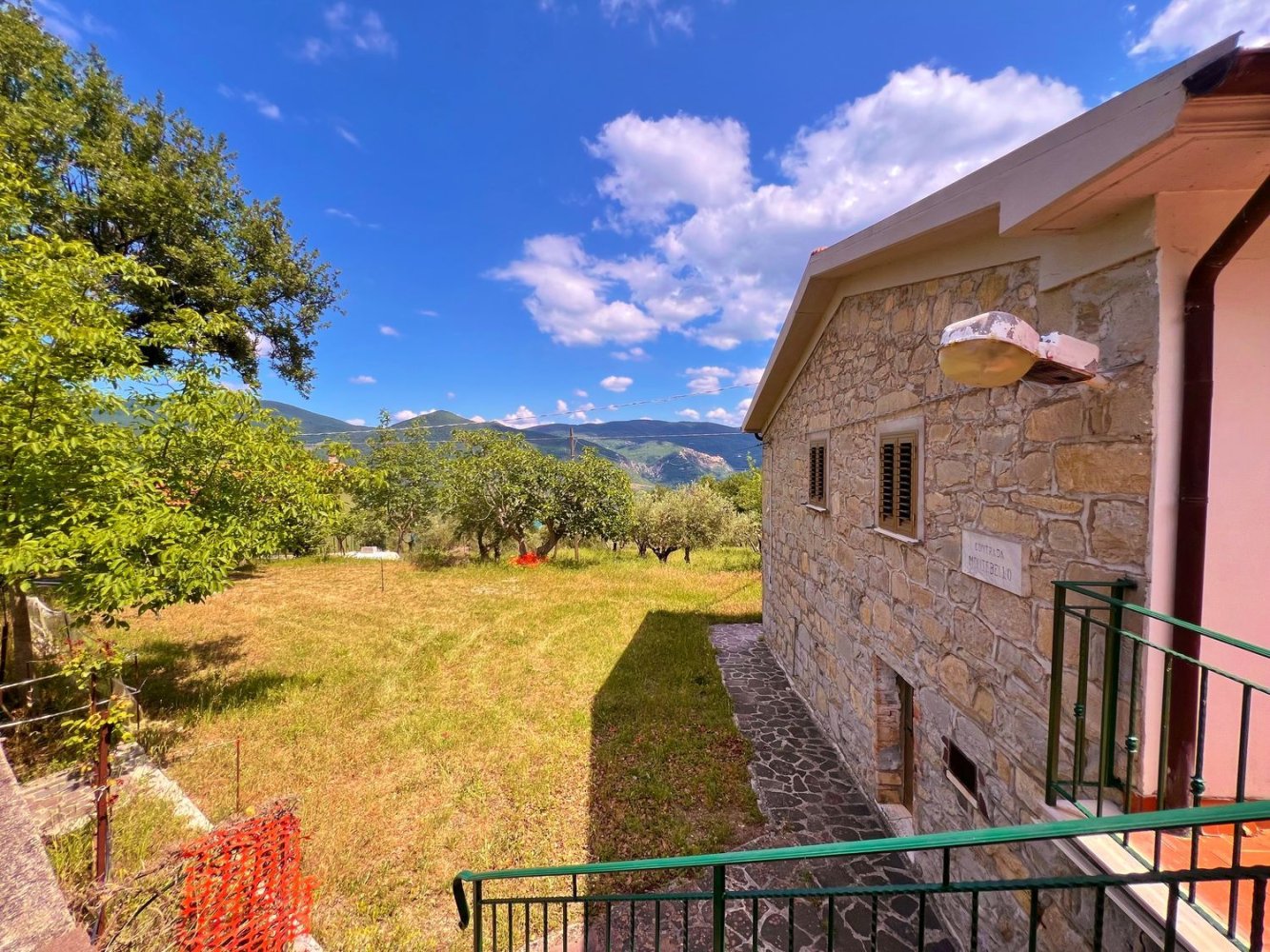 Дом с 8 комнатами в Вилла Санта Мария, Италия № 252324