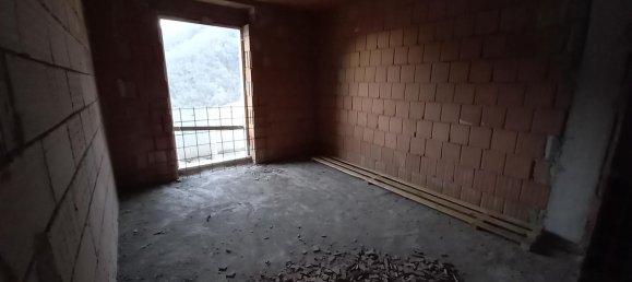 4 bedrooms Apartment in Altissimo, Italy No. 72302 10