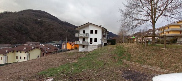 4 bedrooms Apartment in Altissimo, Italy No. 72302 3