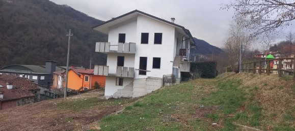 4 bedrooms Apartment in Altissimo, Italy No. 72302 4