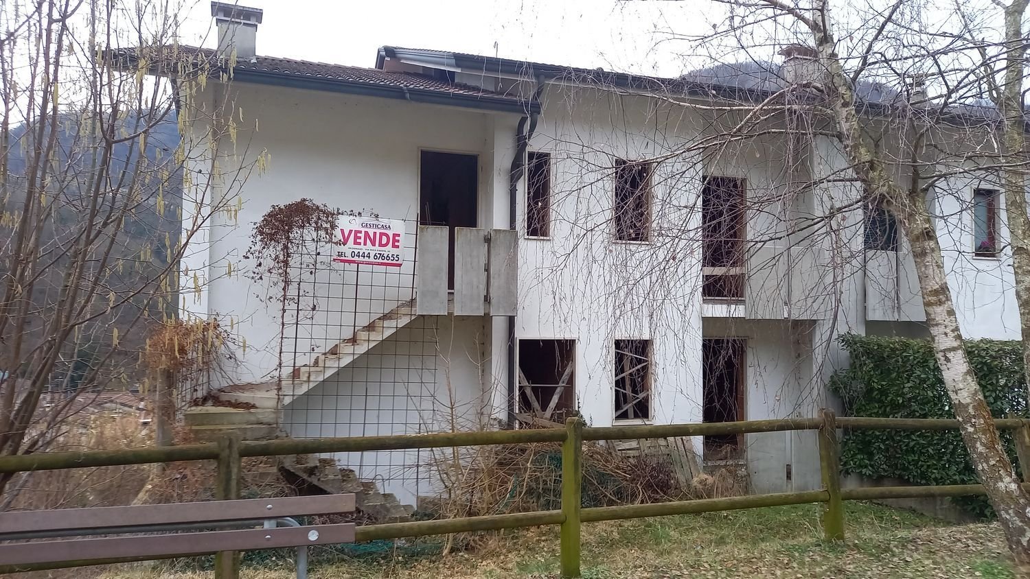 4 bedrooms Apartment in Altissimo, Italy No. 72302