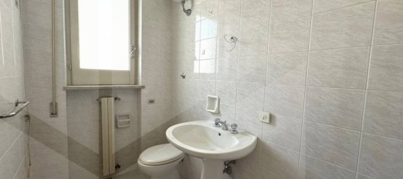 Imóvel comercial de 4 divisões em Noicattaro, Italy N.º 28447 19