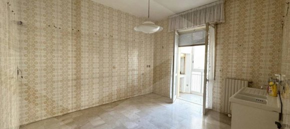 Imóvel comercial de 4 divisões em Noicattaro, Italy N.º 28447 10