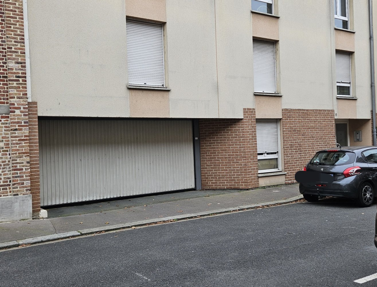  Parking in Amiens, France No. 215325