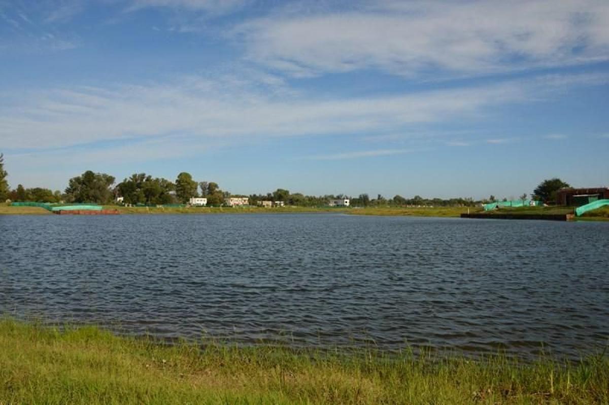  Land in Escobar, Argentina No. 118064