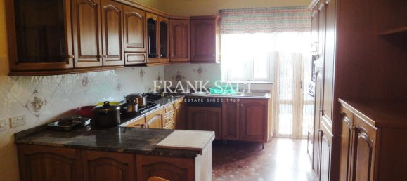 4 bedrooms House in San Gwann, Malta No. 3275 3