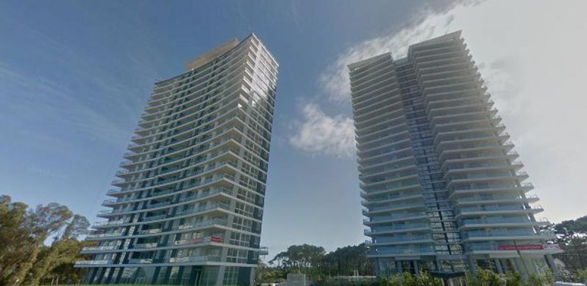 Apartamento de 3 dormitorios en Maldonado, Uruguay No. 1830