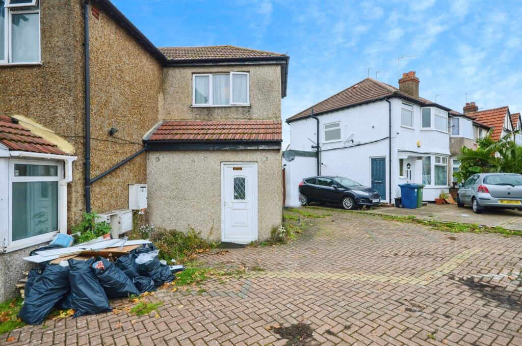 1 bedroom House in Harrow, United Kingdom No. 6398