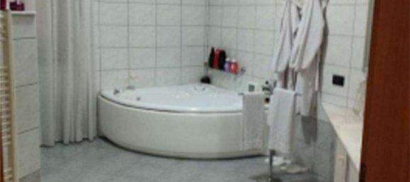 8 rooms Apartment in Crucoli, Italy No. 183014 4