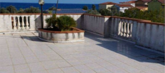 8 rooms Apartment in Crucoli, Italy No. 183014 6