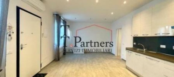 3 rooms Apartment in Campi Bisenzio, Italy No. 40330 2