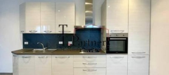 3 rooms Apartment in Campi Bisenzio, Italy No. 40330 6